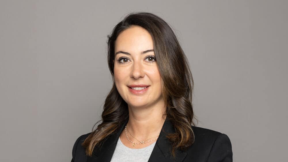 Beyond the Scroll: How Physical Spaces Capture Attention in a Digital-First World 1 URW CANDICE MAYER GILLET 1