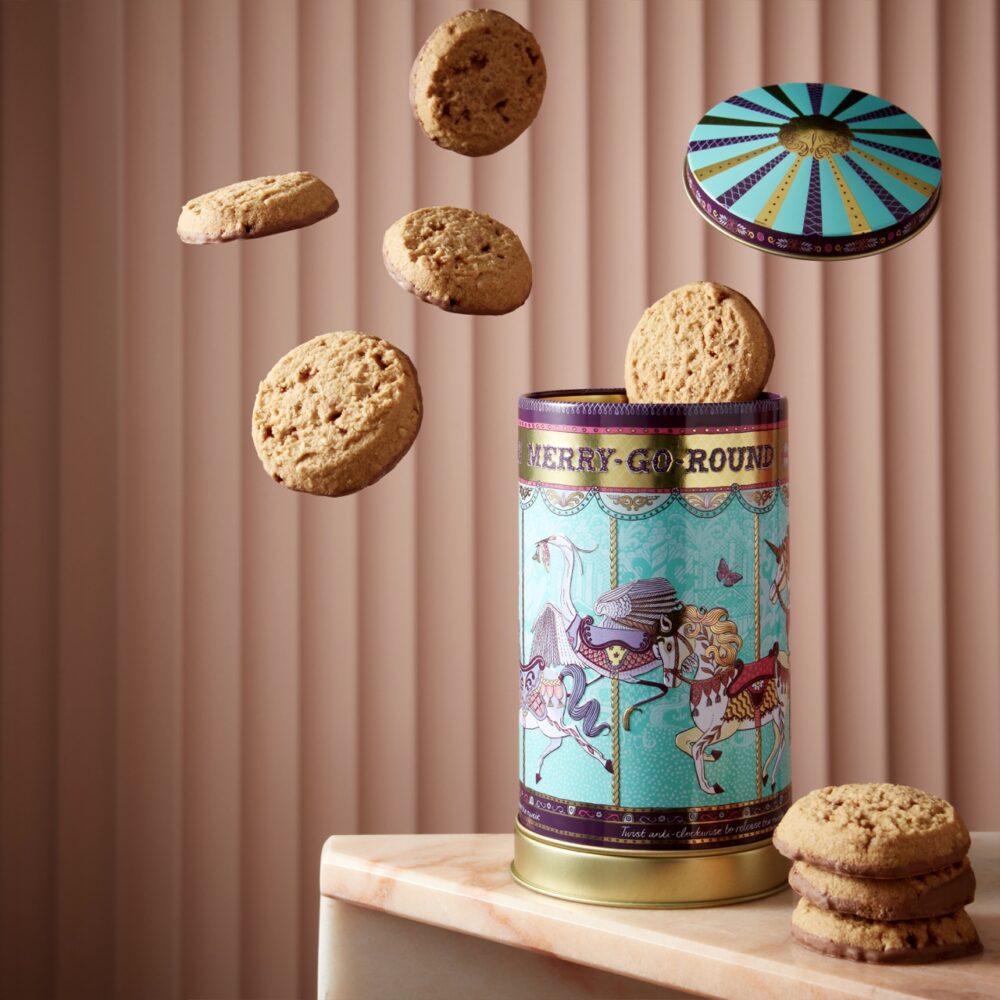 2210865 BISCUITORIUM26 MINI MERRY GO ROUND 150G PDP C Large