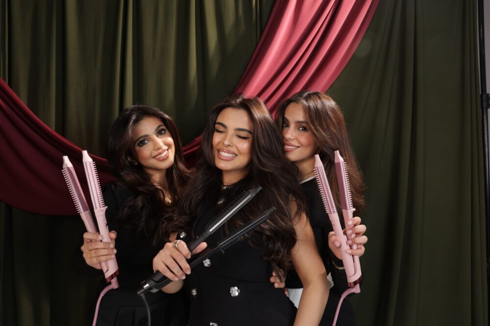 Clara Showcases Dual Slim Hot Brush Following 2026 Emmys 1 C125 Large