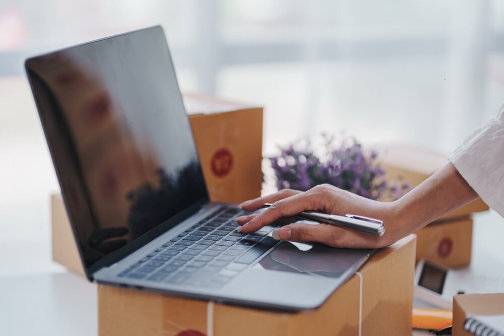 online business transactions using a laptop comput 2026 03 24 23 50 56 utc Large